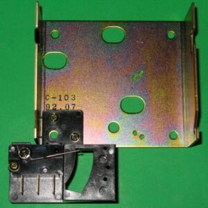 A metal plate with two 220-5086 screws and a piece of metal.