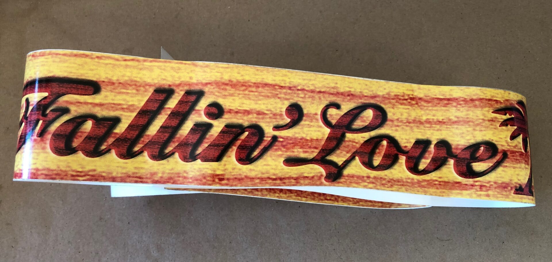 A decal with the word "Fallin Love" on it.