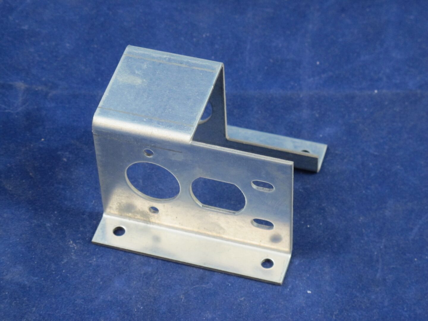 A VR Bracket with holes on a blue background.
