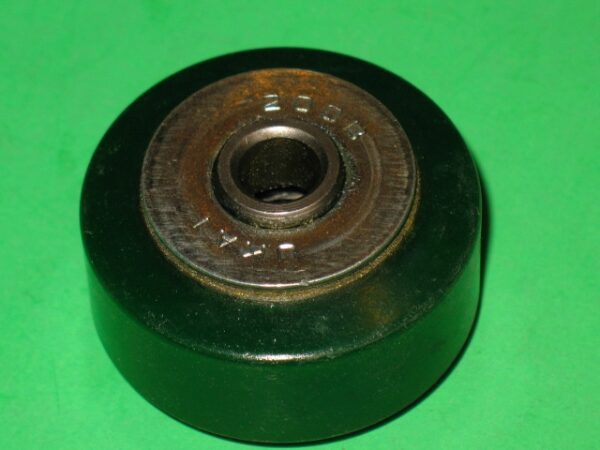 A 601-5862 bearing on a green surface.